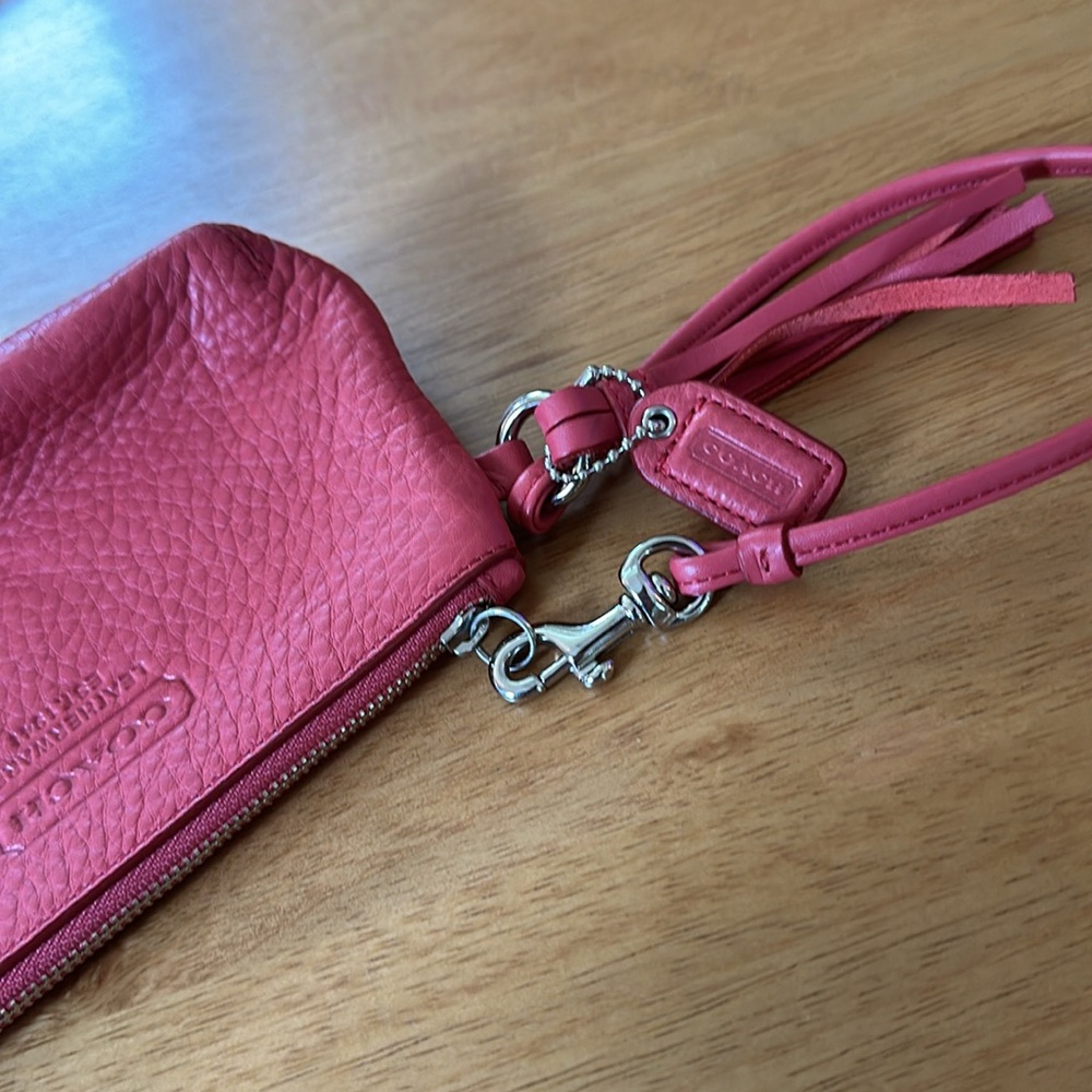 Vintage Y2K Coach Soft Pebble Leather Electric Red Wristlet - Picture 4 of 5